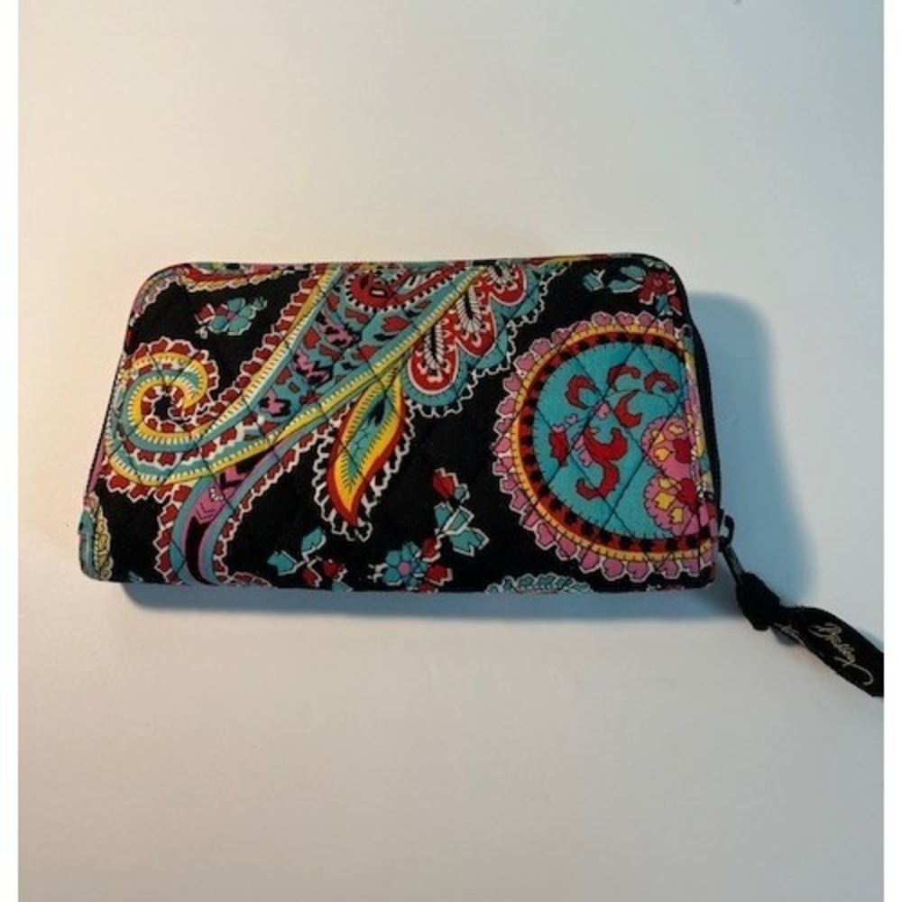 Designer Vera Bradley Wallet Parisian Full Color Paisley Zippered Wallet